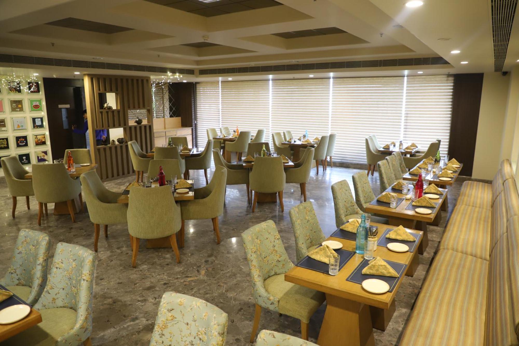 Efcee Sarovar Premiere בהבנגאר מראה חיצוני תמונה
